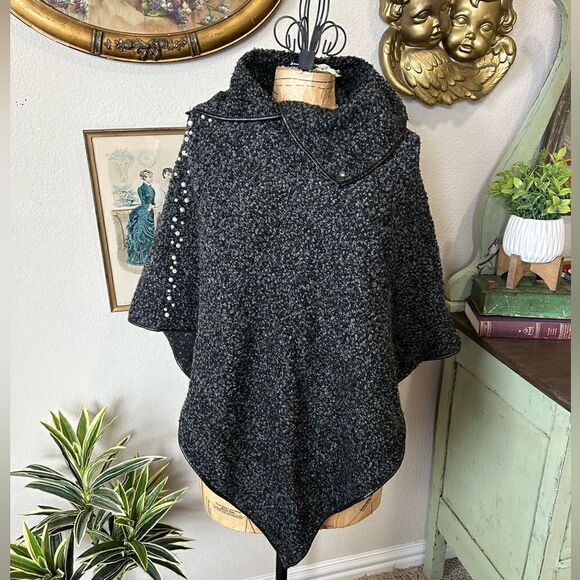 ODIVA Boutique Black Faux Wool Faux Leather Trim W/Pearl like beads PONCHO OS - Picture 1 of 10
